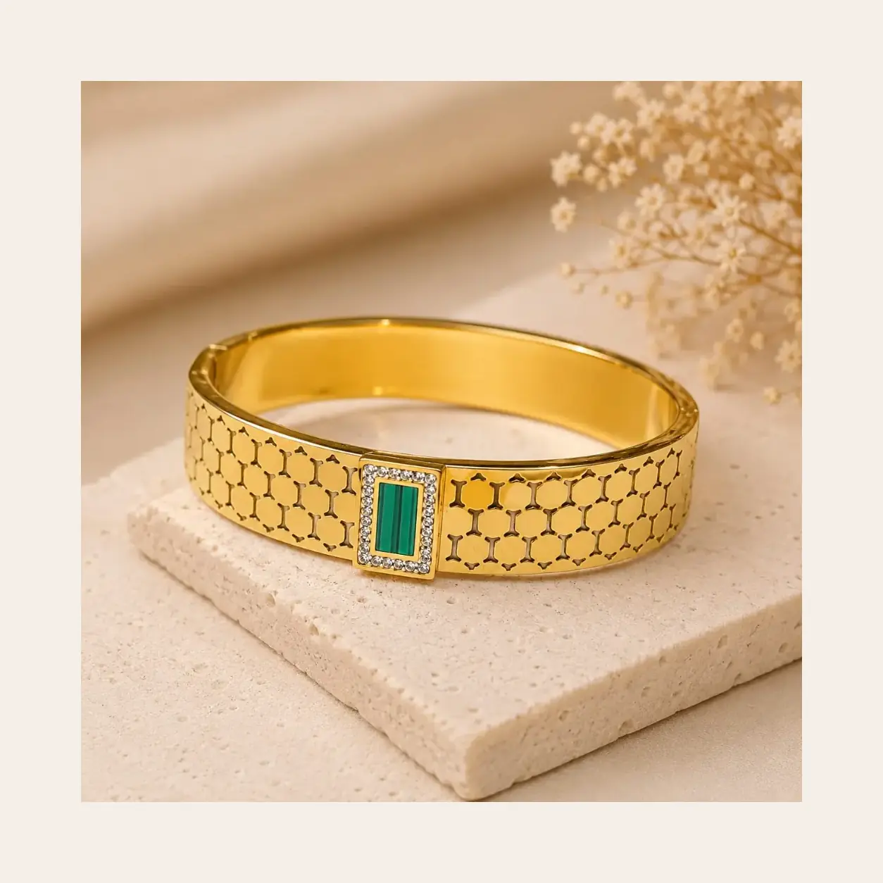 Zeiwarat Luxe Honeycomb Crystal Handcuff
